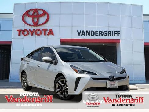 Used 2021 Toyota Prius XLE FWD image 1