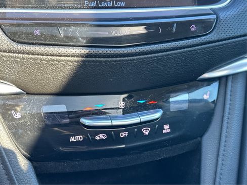 Used 2018 Cadillac XT5 Luxury w/ Driver Awareness Package AWD/4WD image 36