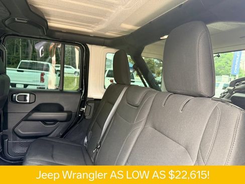 Used 2019 Jeep Wrangler Unlimited Sahara AWD/4WD image 16