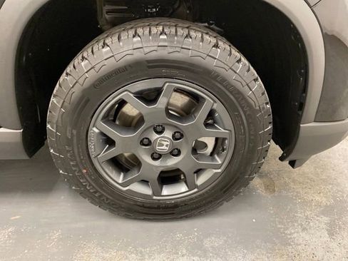 Used 2025 Honda Pilot TrailSport image 34