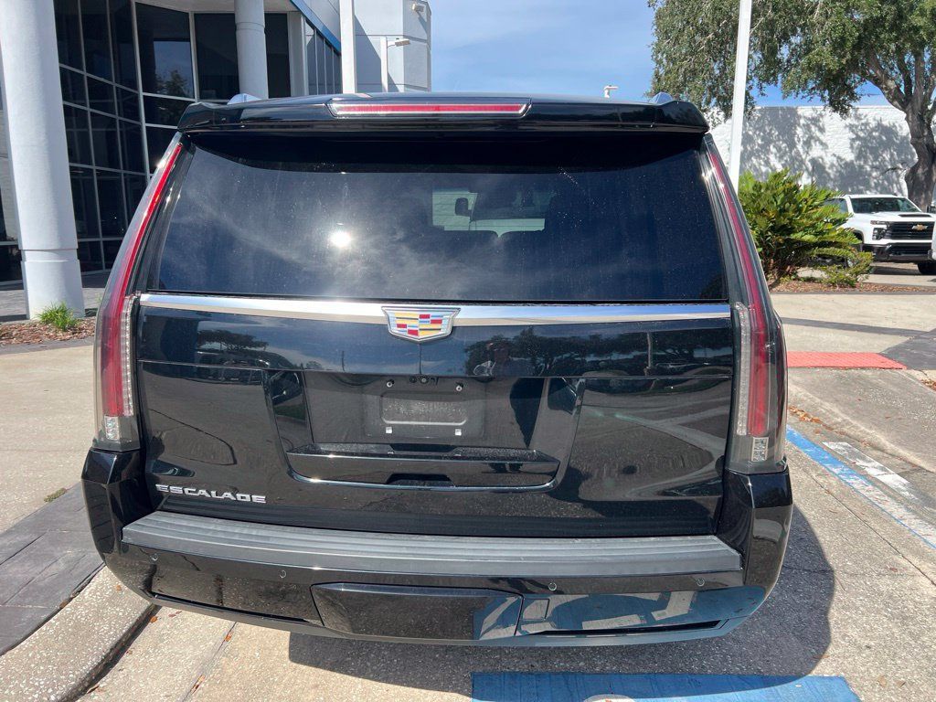 Used 2020 Cadillac Escalade Luxury RWD image 6