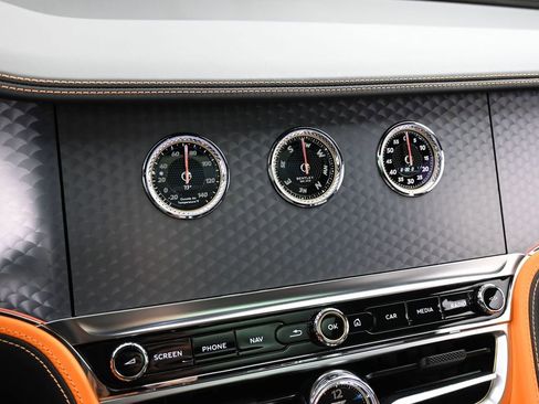 Used 2025 Bentley Flying Spur Plug-In Hybrid image 22