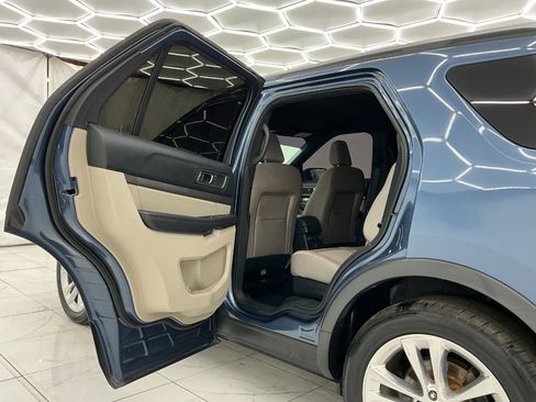 Used 2019 Ford Explorer XLT w/ Equipment Group 201A FWD image 22