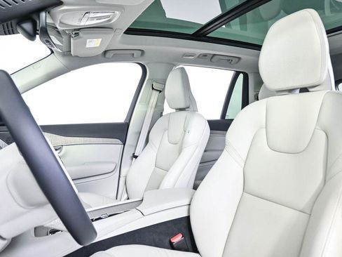 Certified 2024 Volvo XC90 B6 Plus w/ Protection Package Premier AWD/4WD image 7