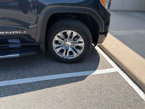 Used 2021 GMC Sierra 1500 Denali w/ Driver Alert Package II AWD/4WD image 11