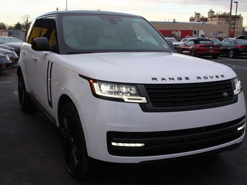Used 2024 Land Rover Range Rover SE image 4