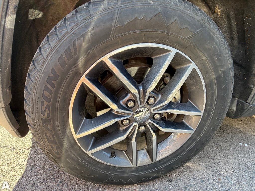 Used 2018 Jeep Grand Cherokee Limited AWD/4WD image 5