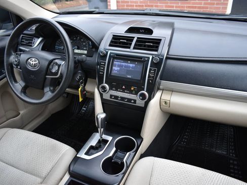 Used 2014 Toyota Camry FWD image 21