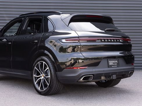 Certified 2024 Porsche Cayenne AWD/4WD image 11