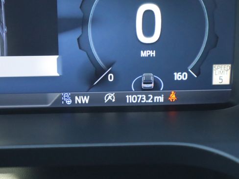 Used 2024 Ford Expedition Platinum image 27