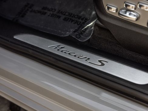 Certified 2023 Porsche Macan S AWD/4WD image 15
