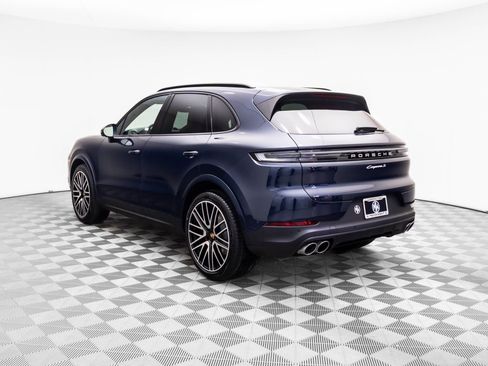 New 2026 Porsche Cayenne S image 3