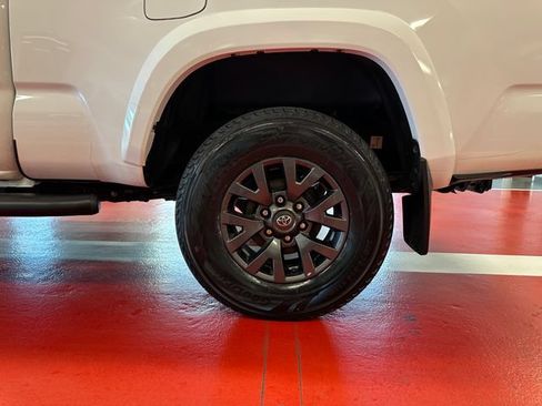 Certified 2022 Toyota Tacoma SR5 w/ Black Out Package (TMS) AWD/4WD image 28