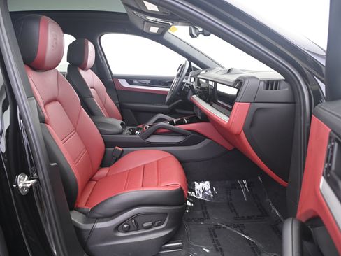 Certified 2026 Porsche Cayenne S AWD/4WD image 23