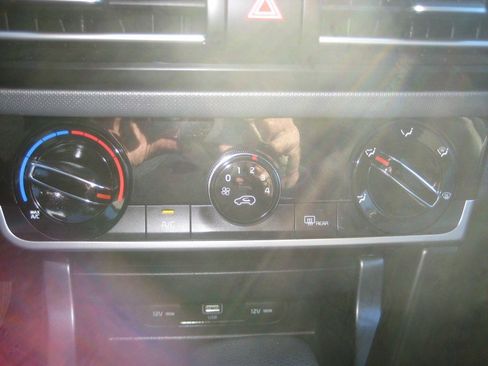 Used 2022 Kia Seltos LX image 18