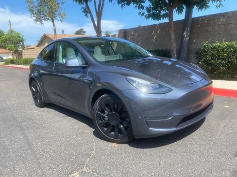 Used 2020 Tesla Model Y Long Range AWD/4WD image 2