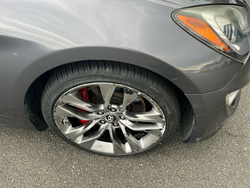 Used 2014 Hyundai Genesis 3.8 RWD image 16