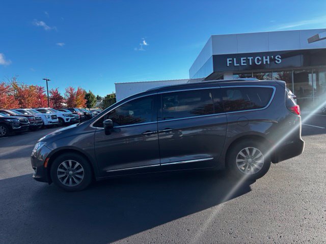Used 2020 Chrysler Pacifica Touring-L Plus FWD image 7