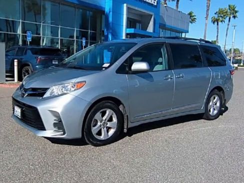 Used 2020 Toyota Sienna LE image 4