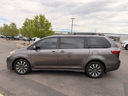 Used 2019 Toyota Sienna XLE w/ XLE Navigation Package image 4