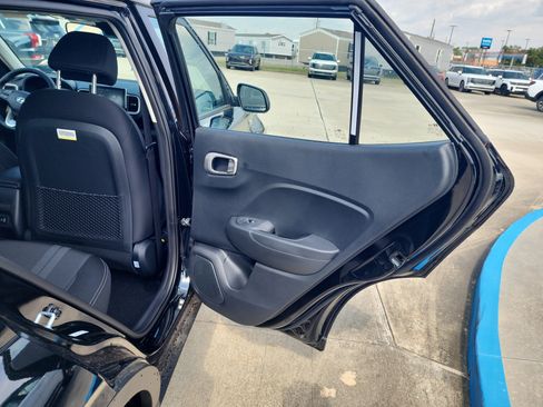 Used 2026 Hyundai Venue SEL FWD image 13