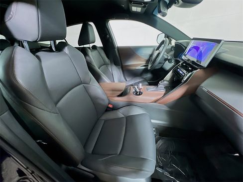 Certified 2024 Toyota Venza XLE image 25