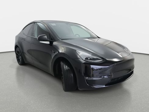 Used 2022 Tesla Model Y Long Range image 3