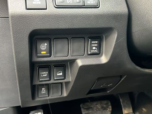 Used 2024 Nissan Frontier SV w/ SV Convenience Package AWD/4WD image 23