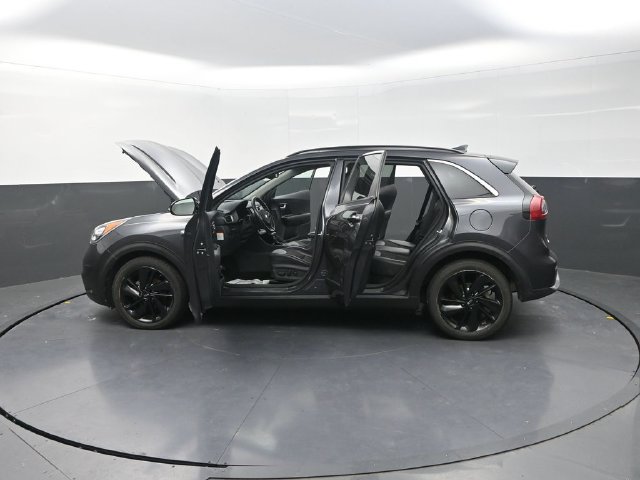 Used 2018 Kia Niro EX w/ EX Touring Graphite Edition FWD image 42