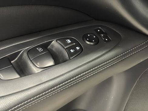 Used 2020 Nissan Pathfinder S FWD image 21