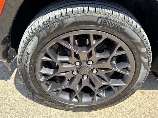 Used 2023 Jeep Grand Cherokee L Summit AWD/4WD image 12