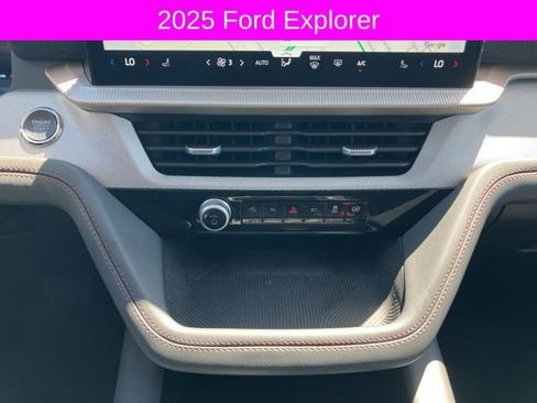 Used 2025 Ford Explorer Active image 26
