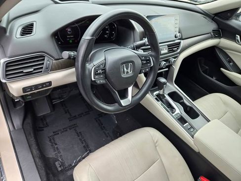 Used 2018 Honda Accord Touring image 13
