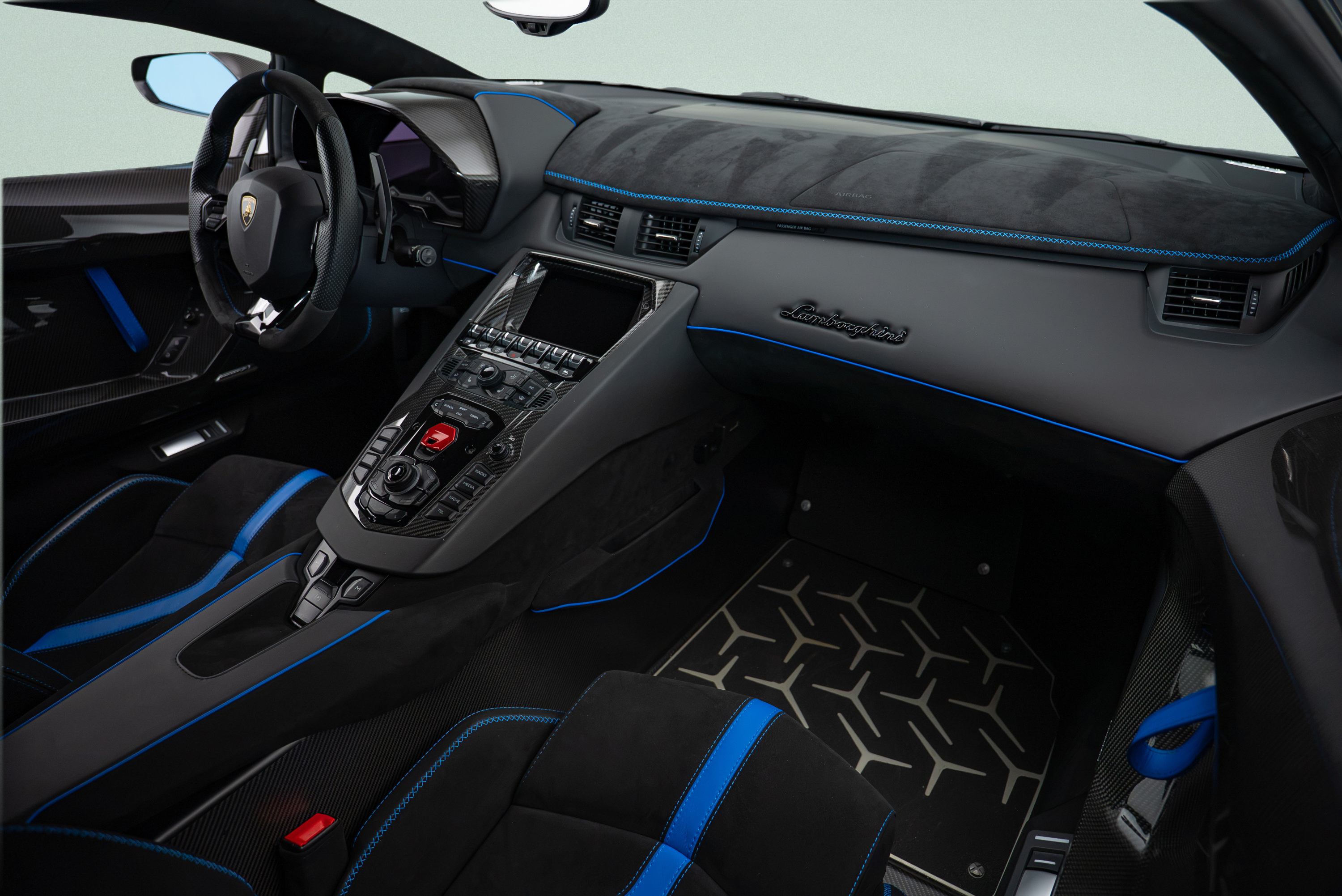 Used 2020 Lamborghini Aventador SVJ AWD/4WD image 8