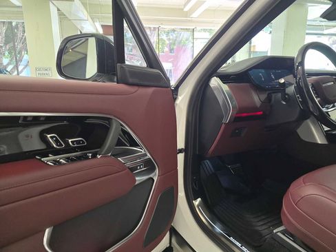 New 2025 Land Rover Range Rover SE image 18
