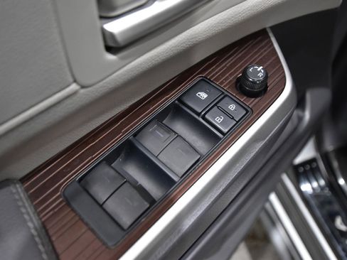 Used 2022 Toyota Sienna XLE image 12