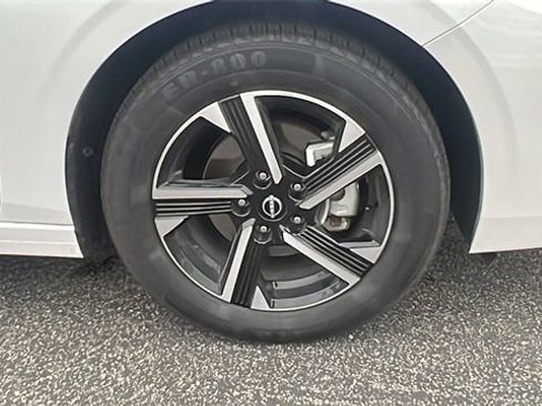 Used 2024 Nissan Sentra SV image 9