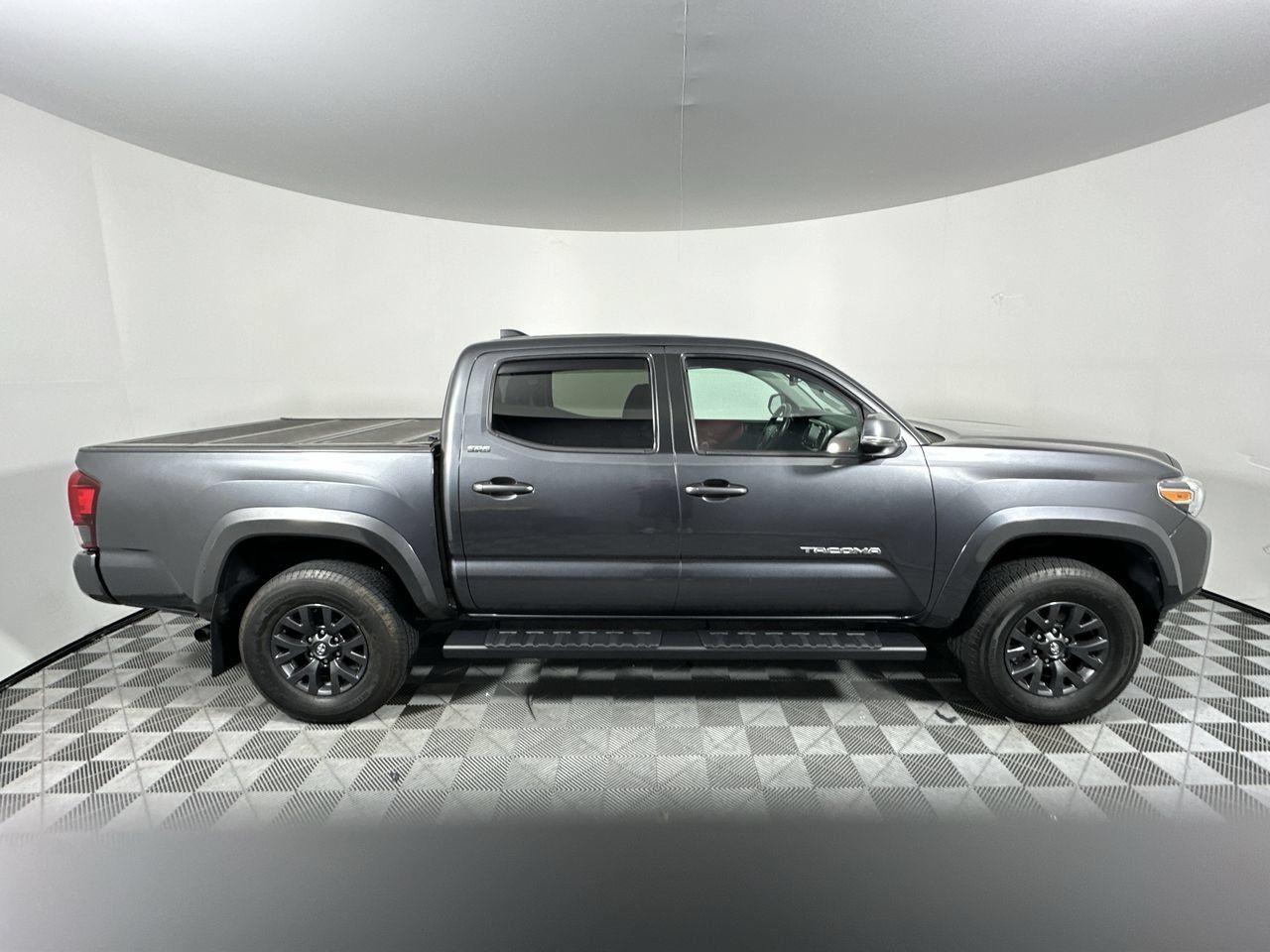 Used 2022 Toyota Tacoma SR5 w/ Technology Package RWD image 18