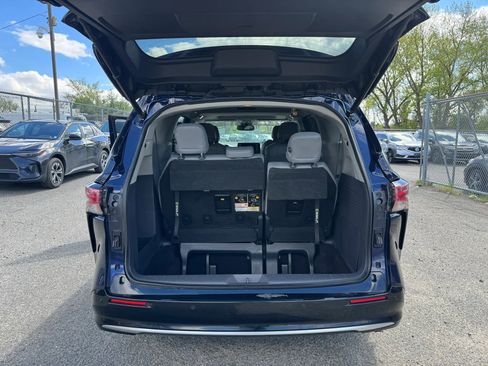 Used 2021 Toyota Sienna Limited FWD image 26