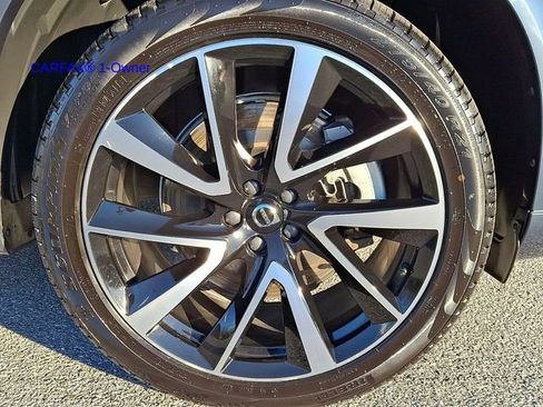 Used 2022 Volvo XC90 T8 Inscription Expression w/ Climate Package image 9