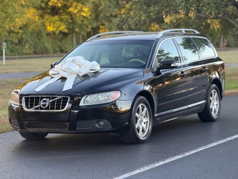 Used 2010 Volvo V70 image 1