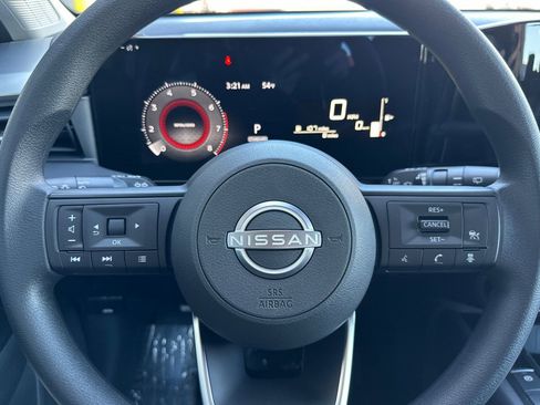 Certified 2025 Nissan Kicks S image 26