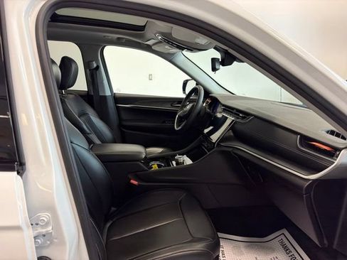 Used 2023 Jeep Grand Cherokee Limited AWD/4WD image 36