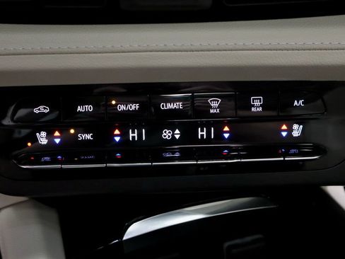 Used 2023 Buick Envision Avenir AWD/4WD image 34