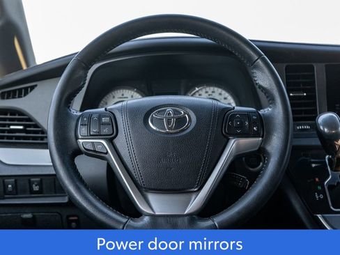Used 2016 Toyota Sienna SE Premium image 16