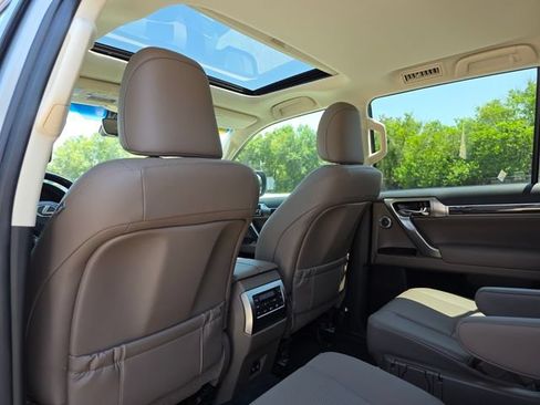 Used 2023 Lexus GX 460 Luxury w/ Sport Design Package AWD/4WD image 19