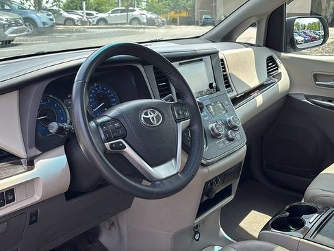 Used 2017 Toyota Sienna XLE w/ XLE Navigation Package FWD image 22