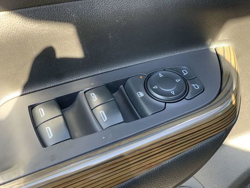 Certified 2022 GMC Acadia SLE w/ Driver Convenience Package FWD image 22