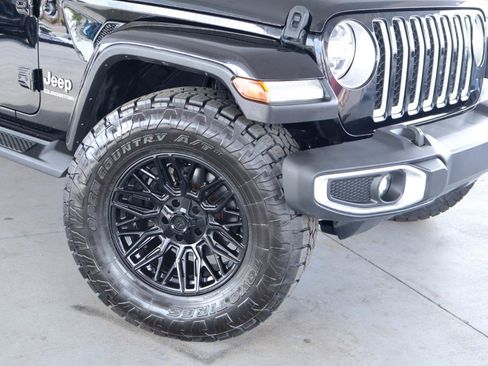 Used 2020 Jeep Gladiator Overland AWD/4WD image 4