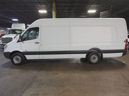 Used 2011 Freightliner Sprinter 2500 image 2
